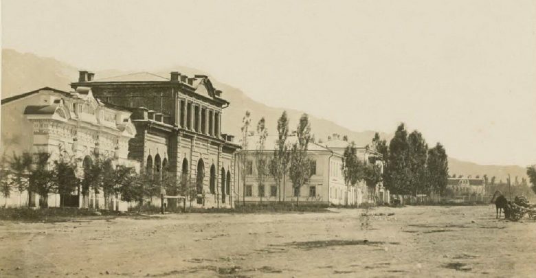 Верный. Архиерейская улица